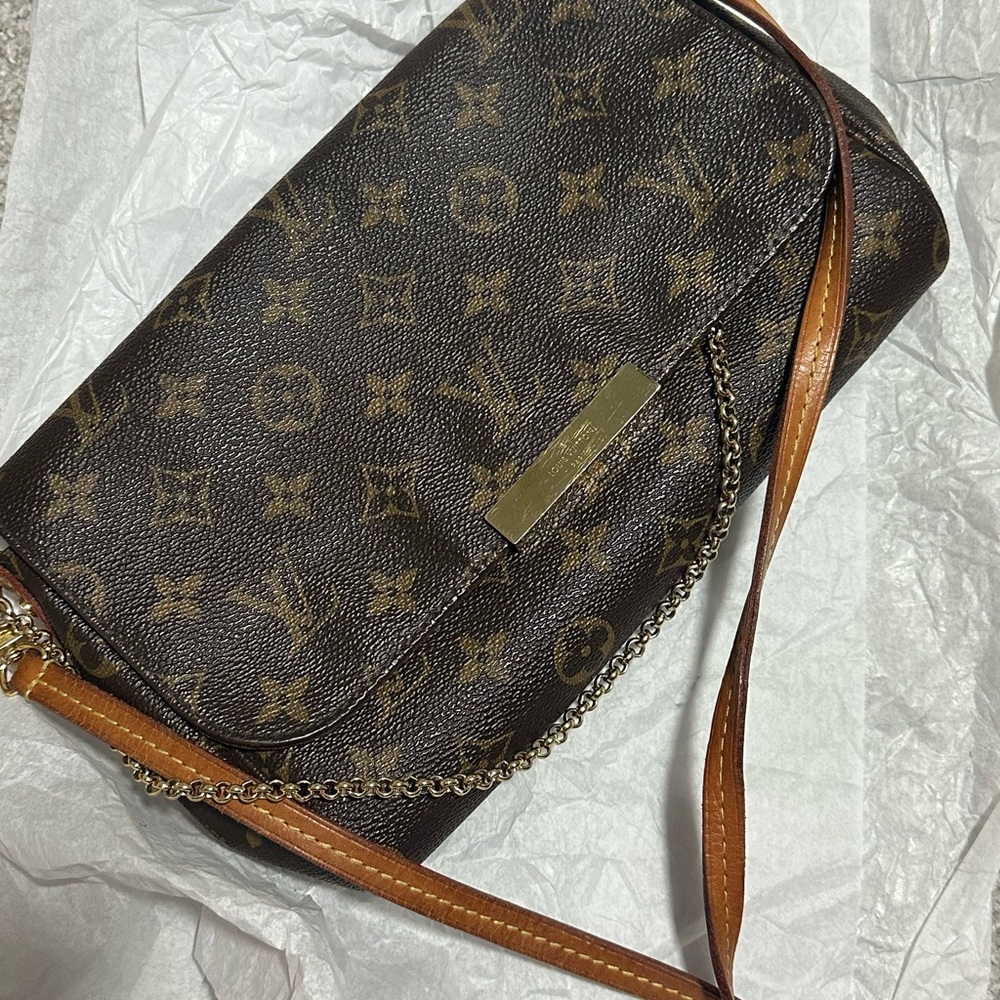 ✨RARE✨ Louis Vuitton Favourite MM Crossbody Bag